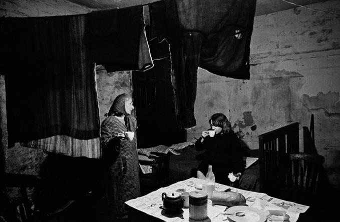 Mother and daughter in their cellar flat Liverpool 8 1969